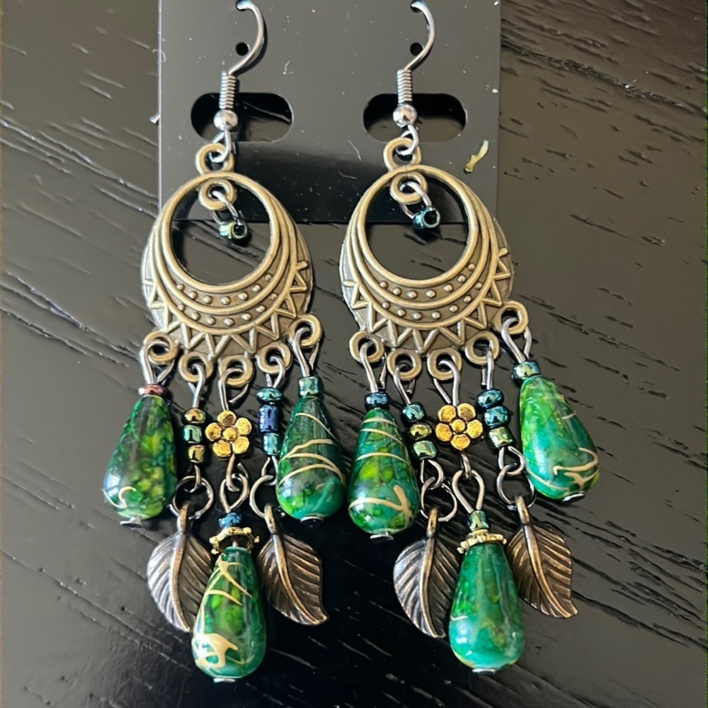 Green dream catcher earrings-NWT